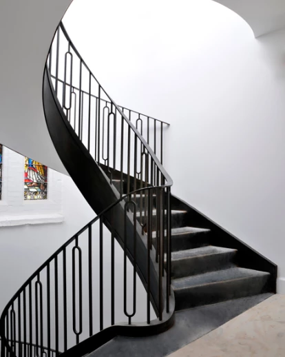 双飞行螺旋楼梯，由精英金属工艺设计和制造