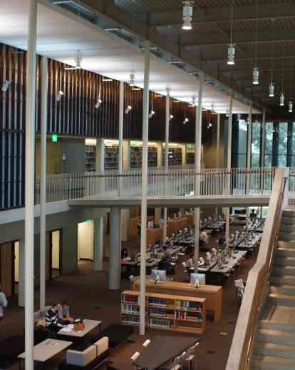 圣爱德华兹大学-蒙迪图书馆和学习公地