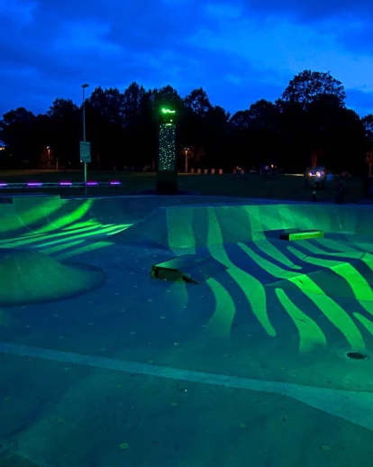 城市自然滑板公园