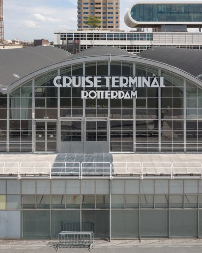 鹿特丹邮轮码头-弹出式行李空间