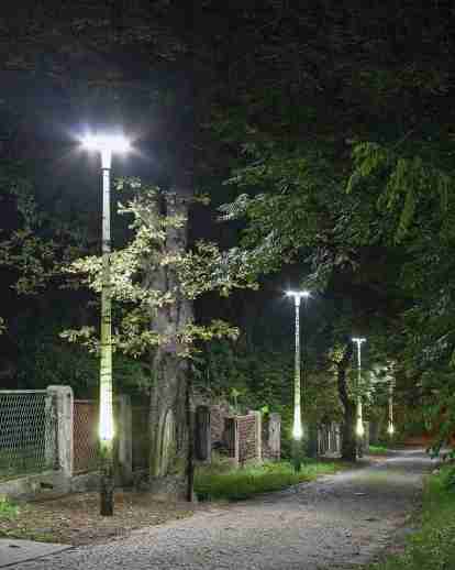 乔茹夫休闲公园的复合灯杆。
