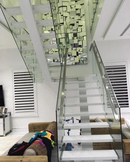 当代玻璃木楼梯/楼梯